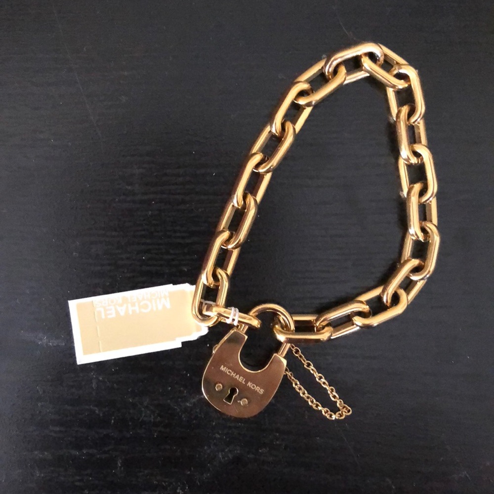 Michael Kors Locket Bracelet in Gold